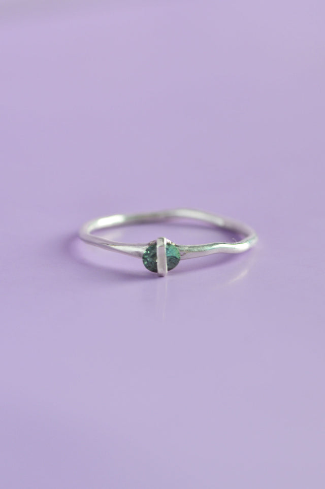 Capsule Green Sapphire Silver Ring