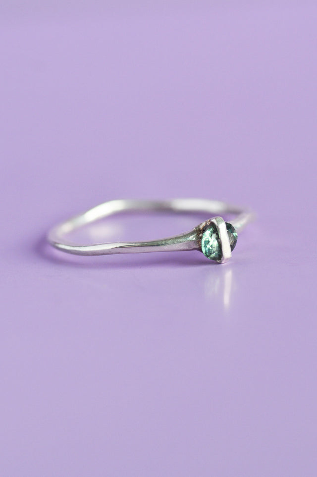 Capsule Green Sapphire Silver Ring
