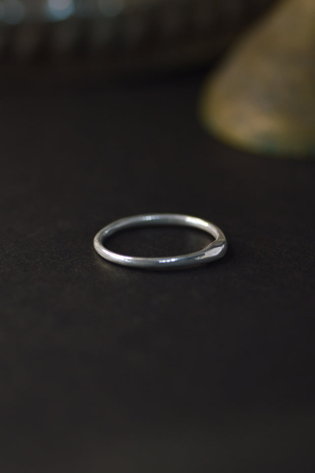 Droplet Silver Band Ring