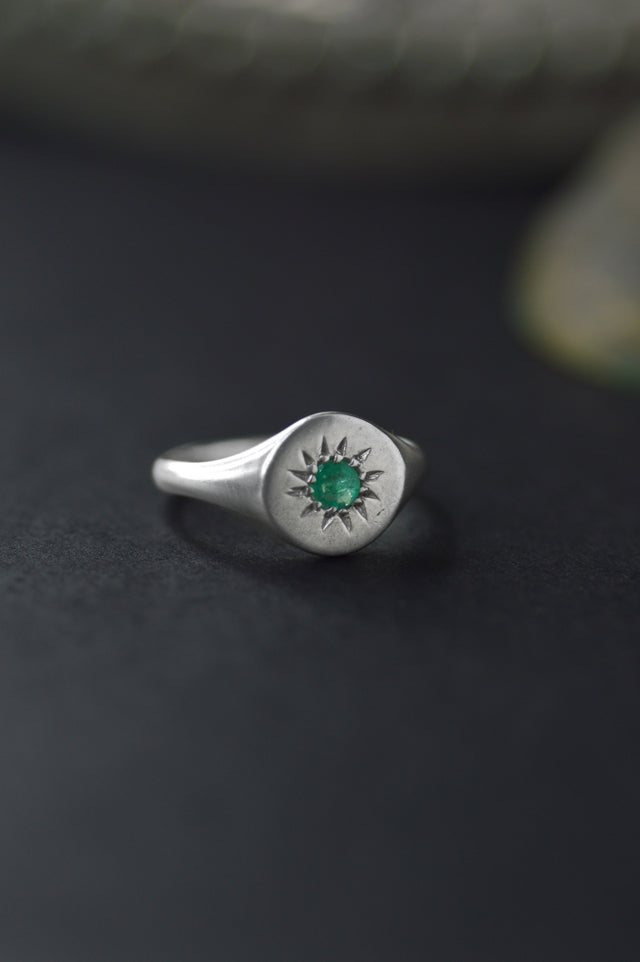 Daisy Emerald Signet Silver Ring